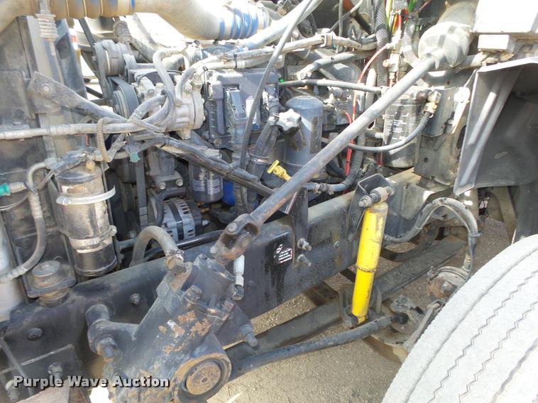 image for item DA0613 2005 Mack CXN 613 Vision semi truck