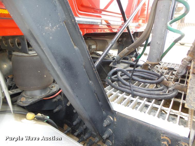 image for item DA0613 2005 Mack CXN 613 Vision semi truck