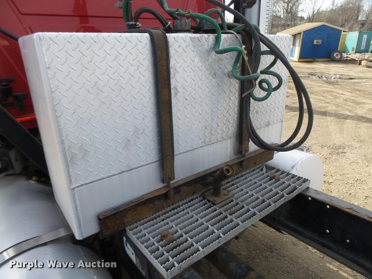 image for item DA0613 2005 Mack CXN 613 Vision semi truck