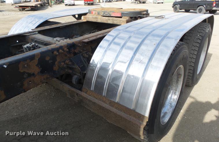 image for item DA0613 2005 Mack CXN 613 Vision semi truck