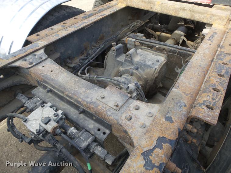 image for item DA0613 2005 Mack CXN 613 Vision semi truck