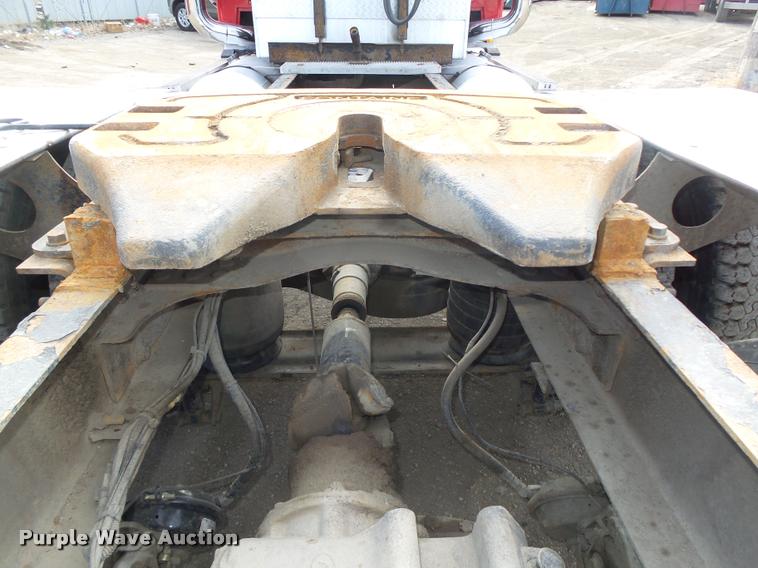 image for item DA0613 2005 Mack CXN 613 Vision semi truck