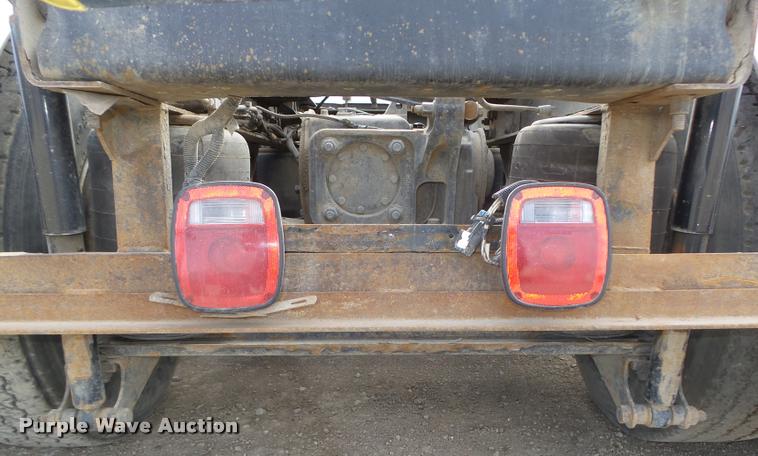 image for item DA0613 2005 Mack CXN 613 Vision semi truck