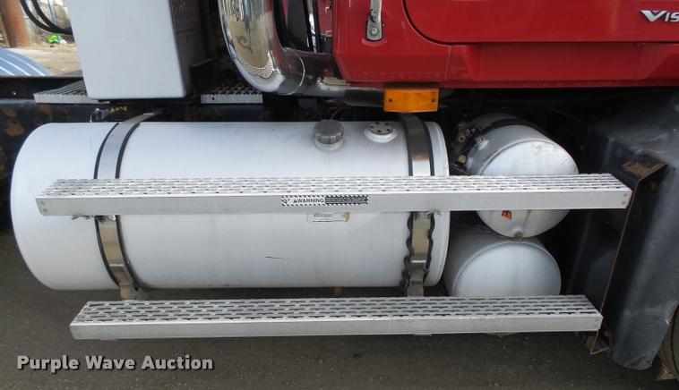 image for item DA0613 2005 Mack CXN 613 Vision semi truck