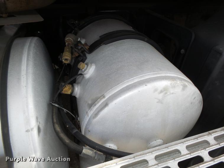 image for item DA0613 2005 Mack CXN 613 Vision semi truck