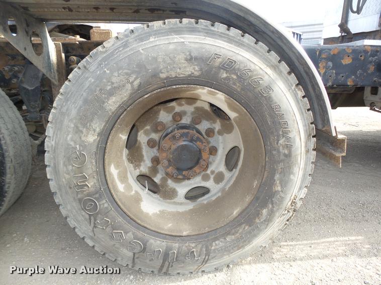 image for item DA0613 2005 Mack CXN 613 Vision semi truck