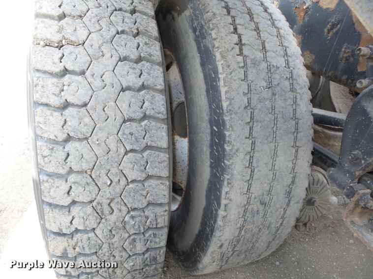 image for item DA0613 2005 Mack CXN 613 Vision semi truck