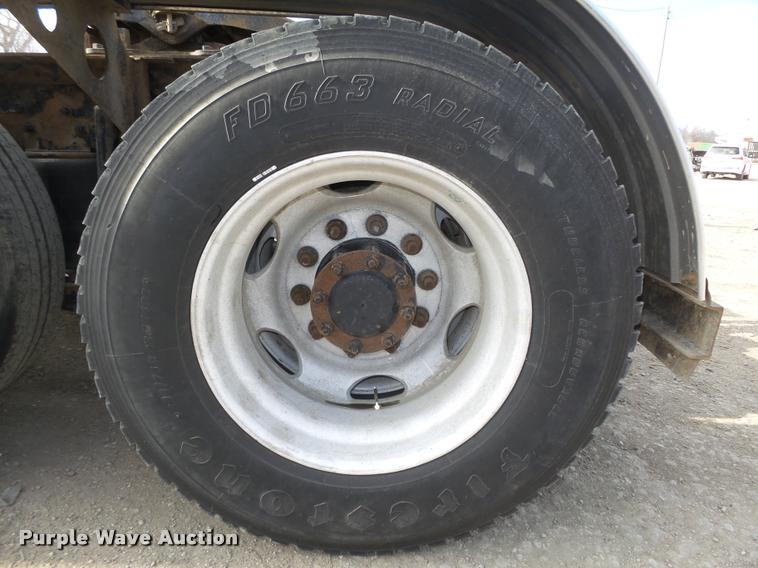 image for item DA0613 2005 Mack CXN 613 Vision semi truck