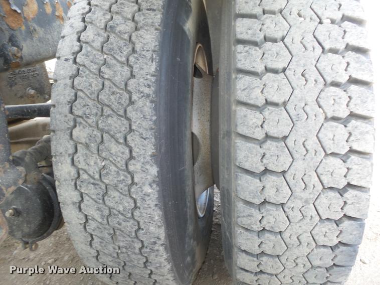 image for item DA0613 2005 Mack CXN 613 Vision semi truck