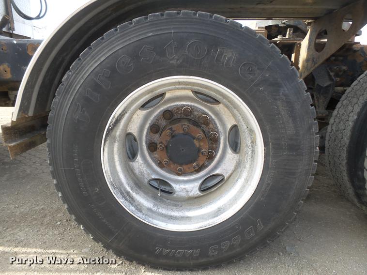 image for item DA0613 2005 Mack CXN 613 Vision semi truck