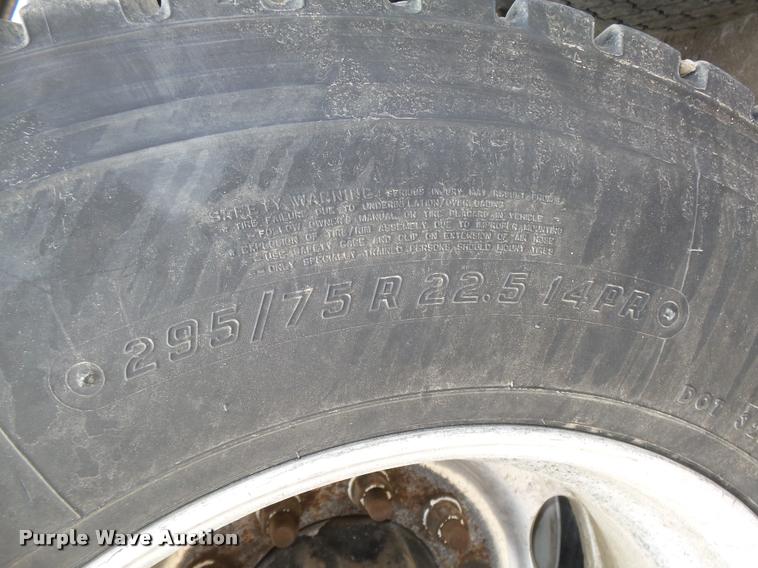 image for item DA0613 2005 Mack CXN 613 Vision semi truck