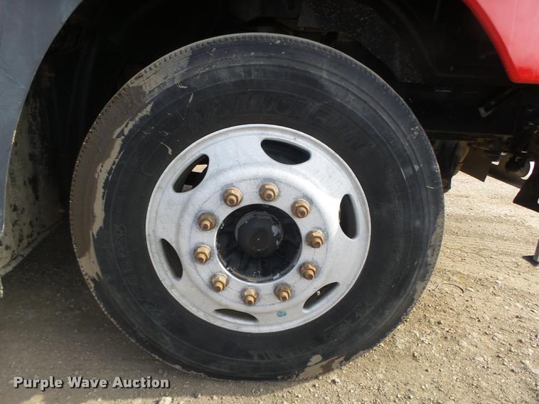 image for item DA0613 2005 Mack CXN 613 Vision semi truck