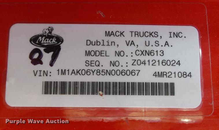 image for item DA0613 2005 Mack CXN 613 Vision semi truck