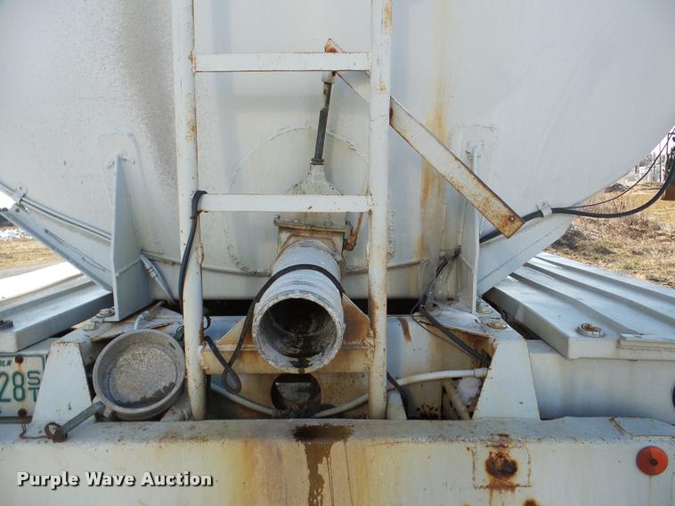 image for item DA1814 1969 Heil tank trailer