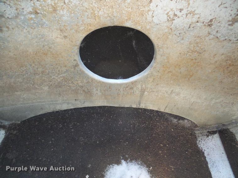 image for item DA1814 1969 Heil tank trailer