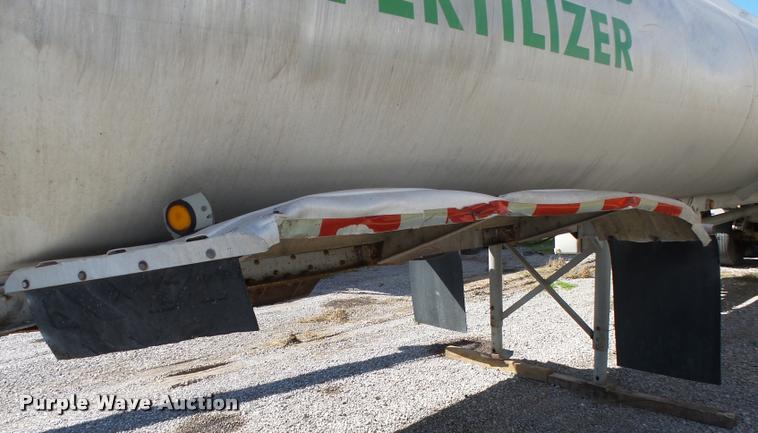 image for item DA2617 1974 Trailmobile F14S4CC1H tank trailer