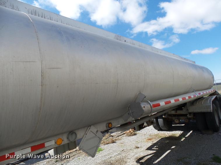 image for item DA2617 1974 Trailmobile F14S4CC1H tank trailer