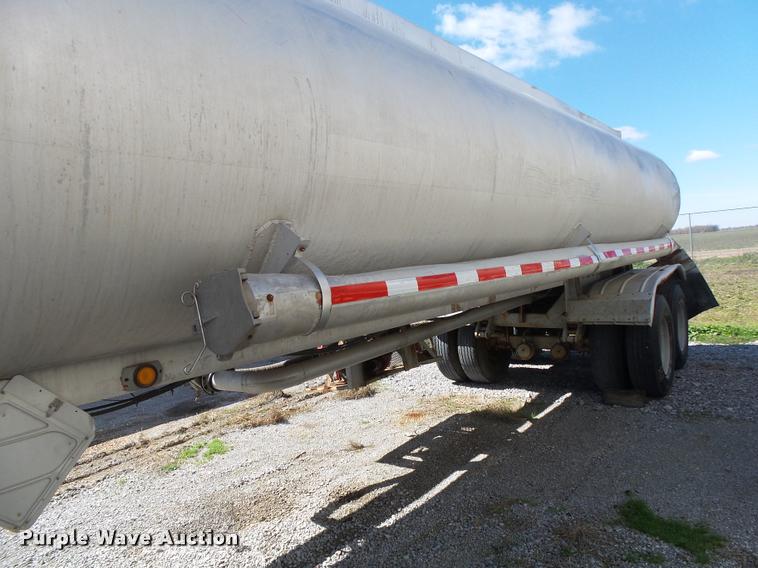 image for item DA2617 1974 Trailmobile F14S4CC1H tank trailer