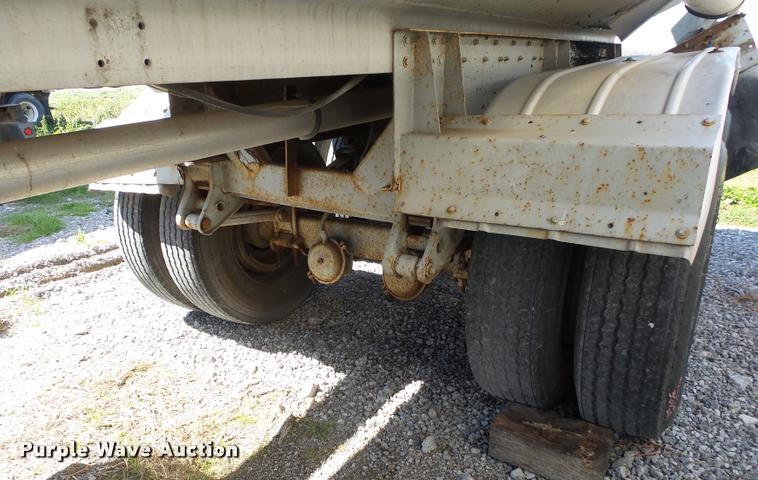 image for item DA2617 1974 Trailmobile F14S4CC1H tank trailer