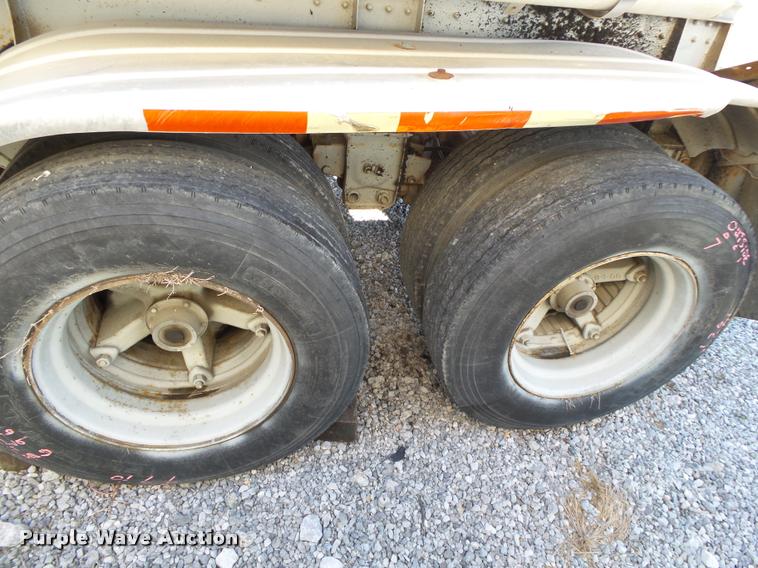 image for item DA2617 1974 Trailmobile F14S4CC1H tank trailer