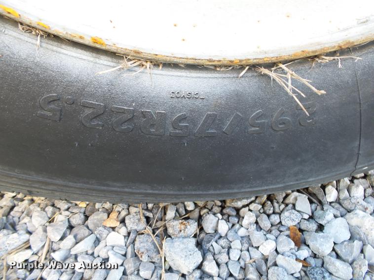 image for item DA2617 1974 Trailmobile F14S4CC1H tank trailer