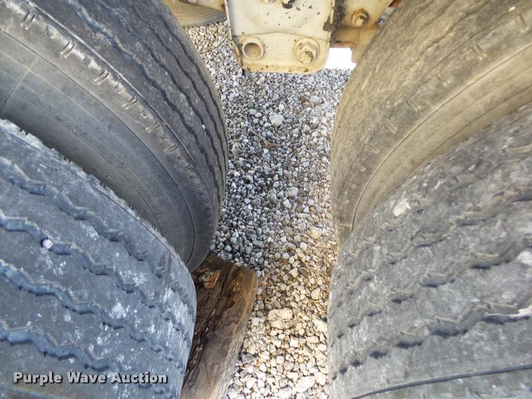 image for item DA2617 1974 Trailmobile F14S4CC1H tank trailer