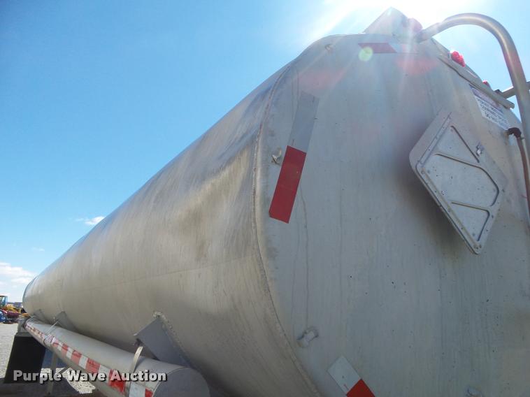 image for item DA2617 1974 Trailmobile F14S4CC1H tank trailer