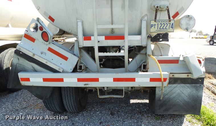 image for item DA2617 1974 Trailmobile F14S4CC1H tank trailer