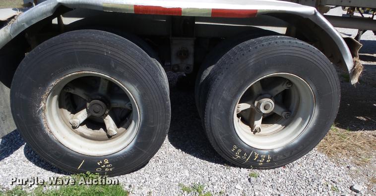 image for item DA2617 1974 Trailmobile F14S4CC1H tank trailer