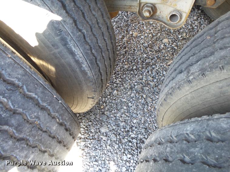 image for item DA2617 1974 Trailmobile F14S4CC1H tank trailer