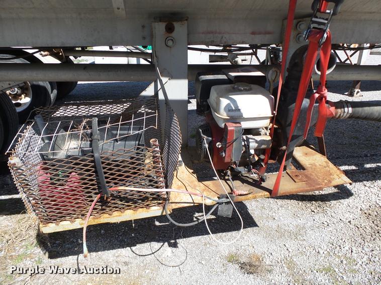 image for item DA2617 1974 Trailmobile F14S4CC1H tank trailer