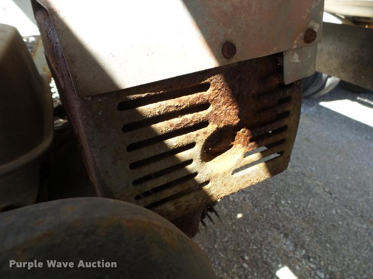 image for item DA2617 1974 Trailmobile F14S4CC1H tank trailer