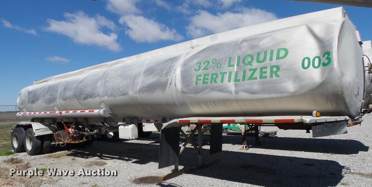 image for item DA2617 1974 Trailmobile F14S4CC1H tank trailer