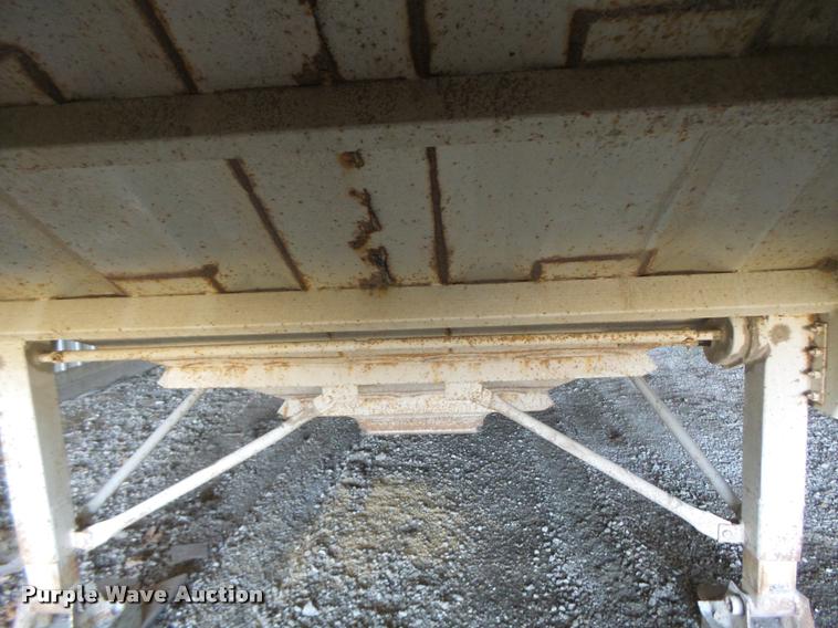 image for item DA3389 1993 CPS double hopper grain trailer