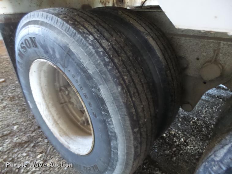 image for item DA3389 1993 CPS double hopper grain trailer