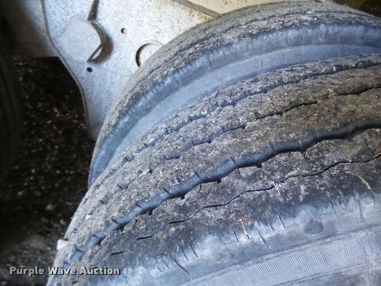 image for item DA3389 1993 CPS double hopper grain trailer