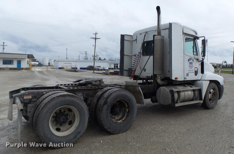 image for item DA3423 1998 Freightliner Century Class semi truck