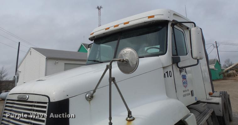 image for item DA3423 1998 Freightliner Century Class semi truck