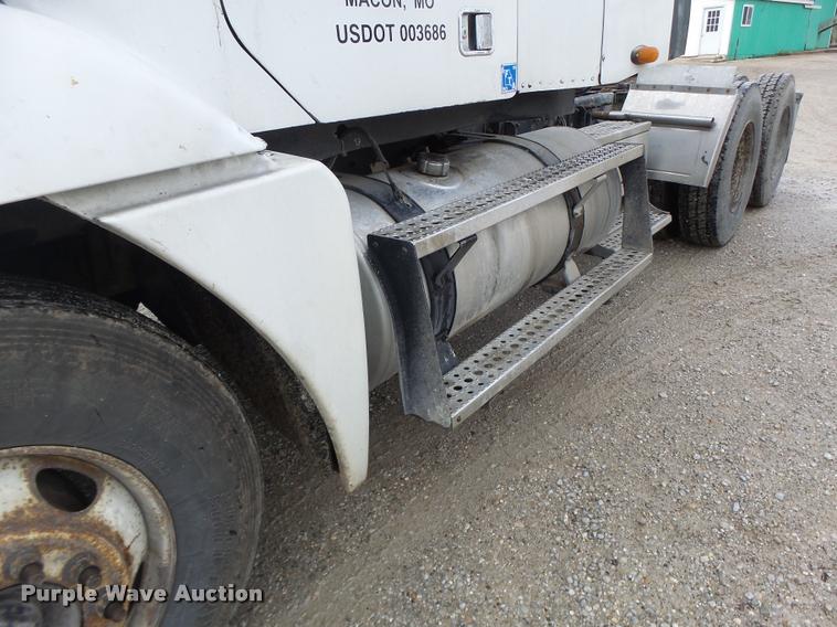 image for item DA3423 1998 Freightliner Century Class semi truck