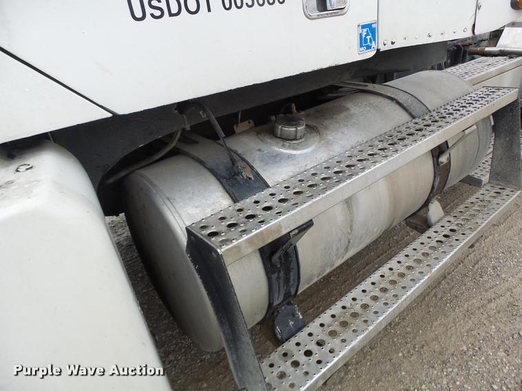 image for item DA3423 1998 Freightliner Century Class semi truck