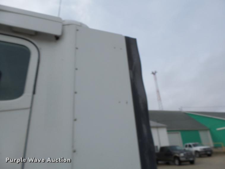 image for item DA3423 1998 Freightliner Century Class semi truck