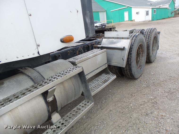 image for item DA3423 1998 Freightliner Century Class semi truck