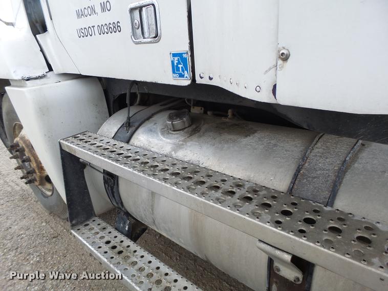 image for item DA3423 1998 Freightliner Century Class semi truck