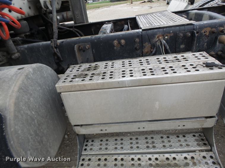 image for item DA3423 1998 Freightliner Century Class semi truck