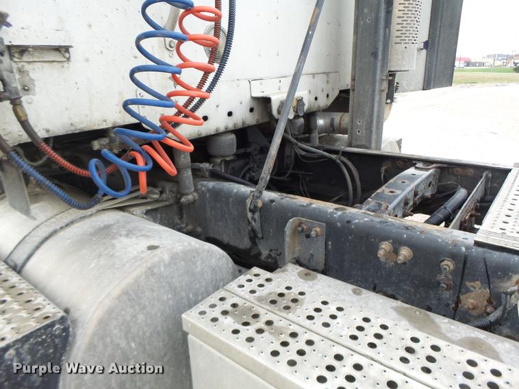 image for item DA3423 1998 Freightliner Century Class semi truck