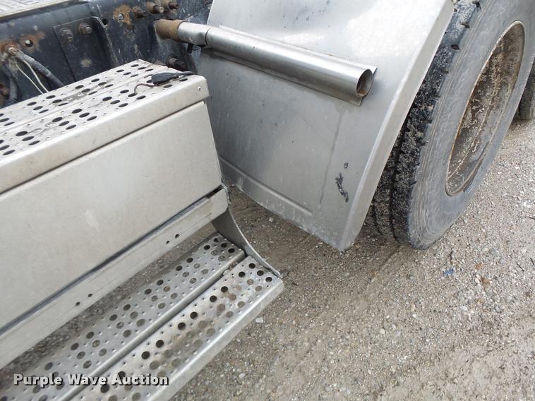 image for item DA3423 1998 Freightliner Century Class semi truck