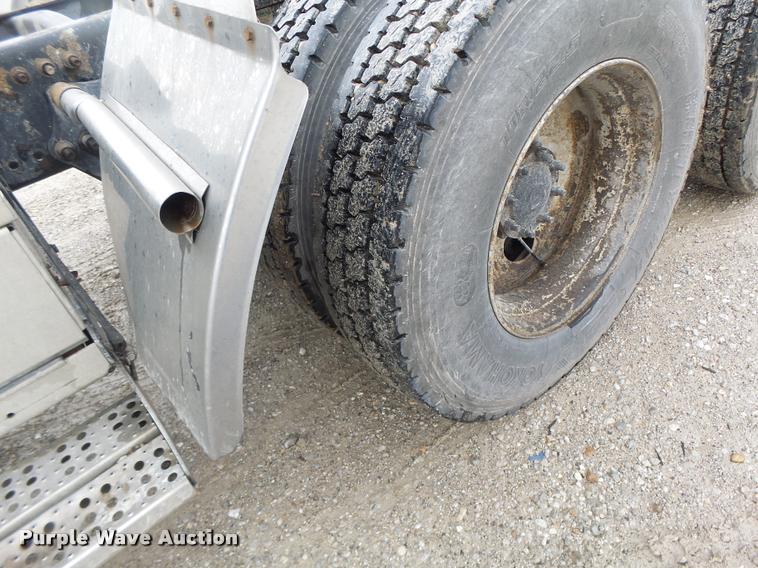 image for item DA3423 1998 Freightliner Century Class semi truck