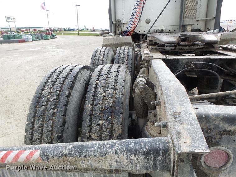 image for item DA3423 1998 Freightliner Century Class semi truck