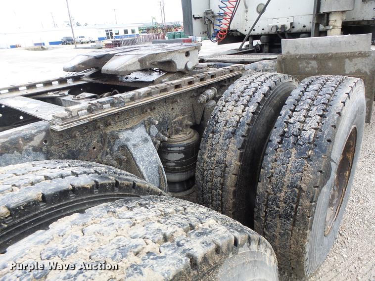 image for item DA3423 1998 Freightliner Century Class semi truck