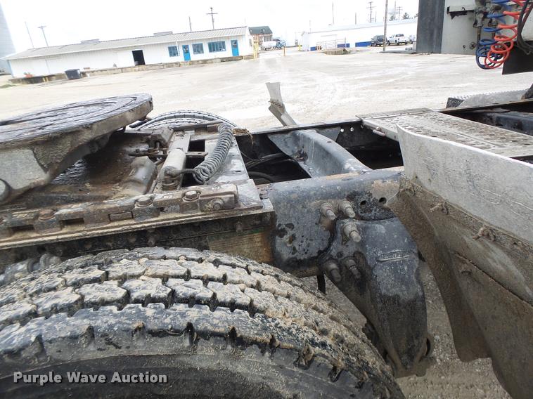 image for item DA3423 1998 Freightliner Century Class semi truck